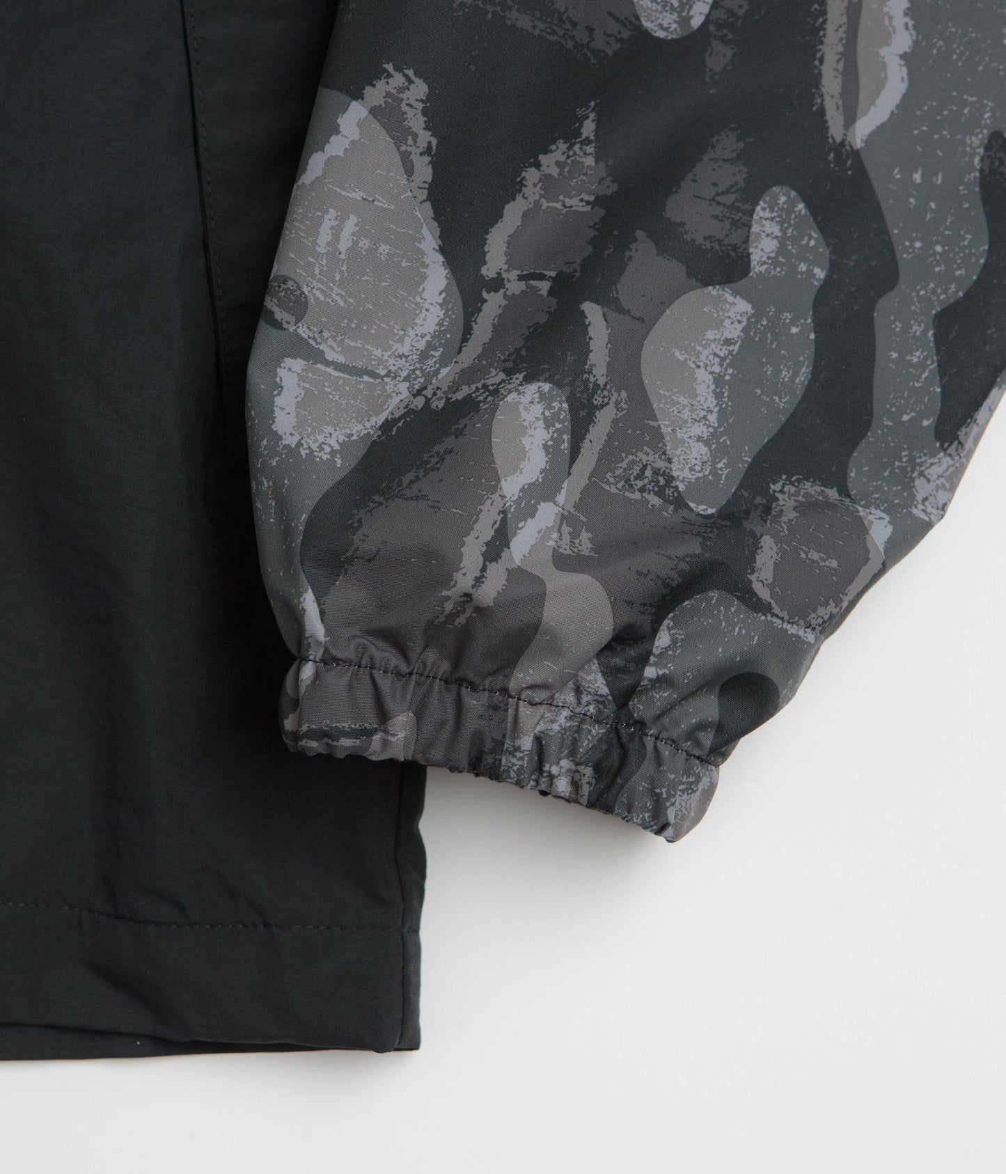 Columbia Spire Valley Printed Windbreaker Jacket - Black Treebark / Black