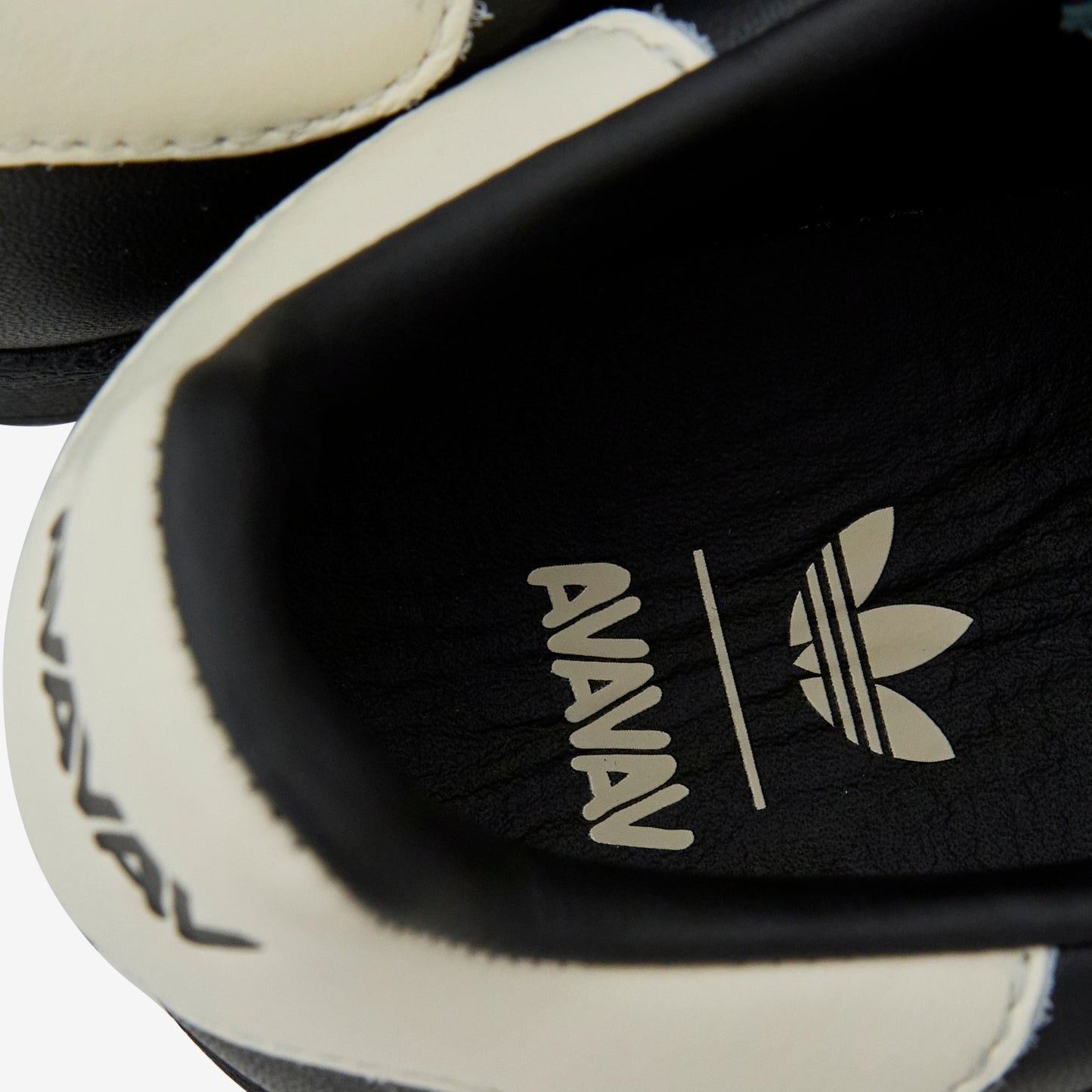 Avavav x Women's Superfinger Superstar Core Black | Cream White | Core Black