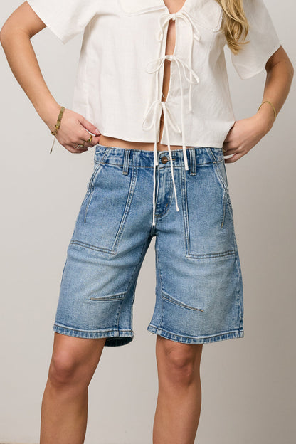 Ally Mid Rise Denim Shorts in Medium Wash