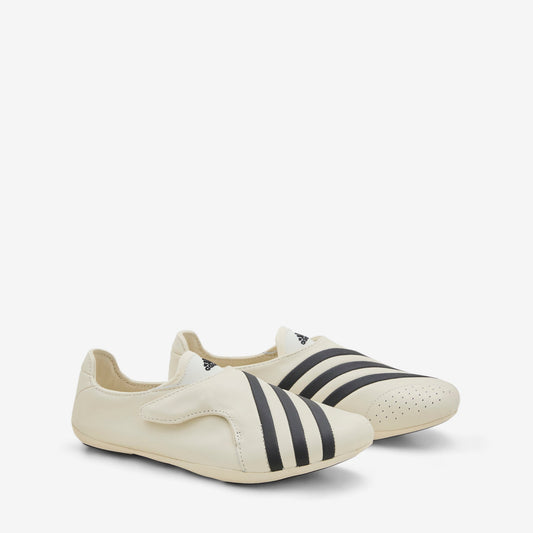 Pharrell Williams x Virginia Vario Flat Earther Chalk White | Core Black | Chalk White