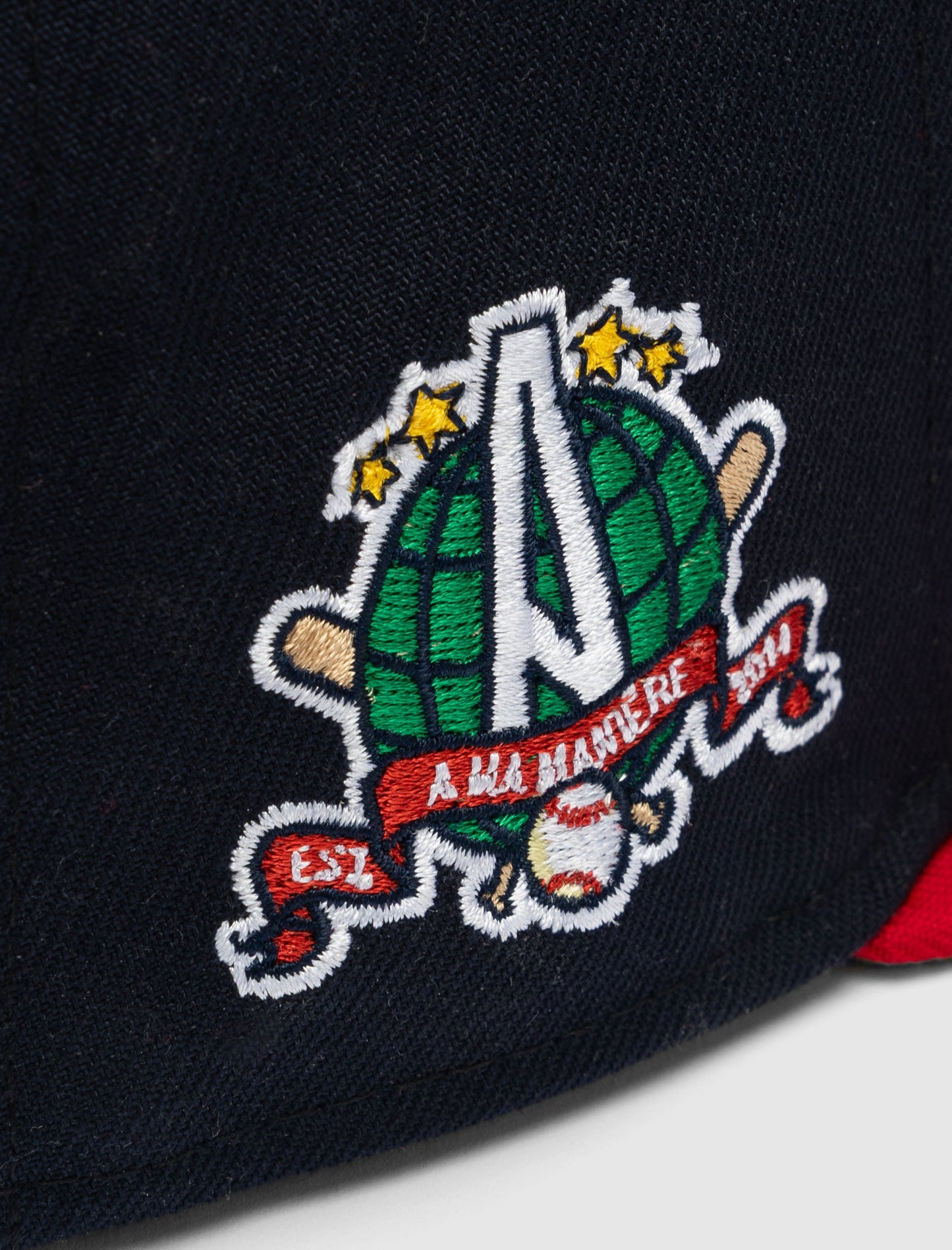 A MA MANIÉRE  5950 A LOGO HAT