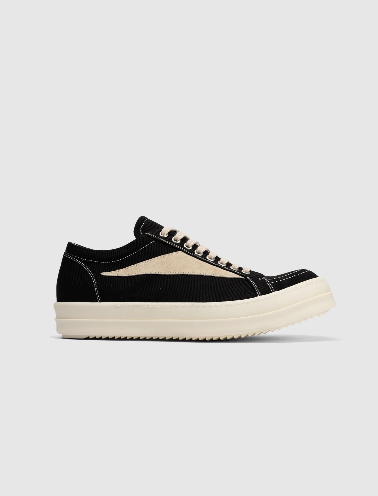 VINTAGE SNEAKERS