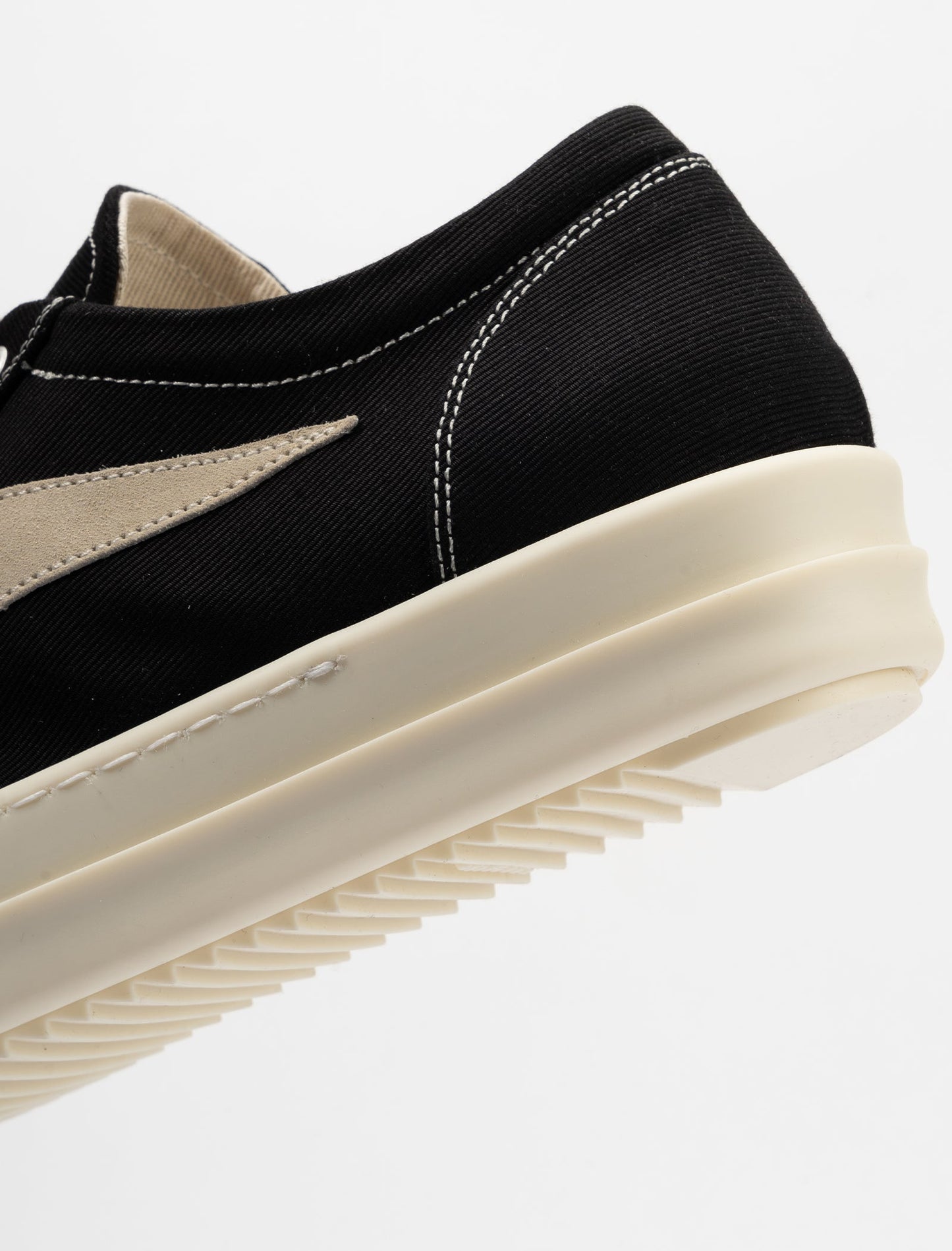 VINTAGE SNEAKERS