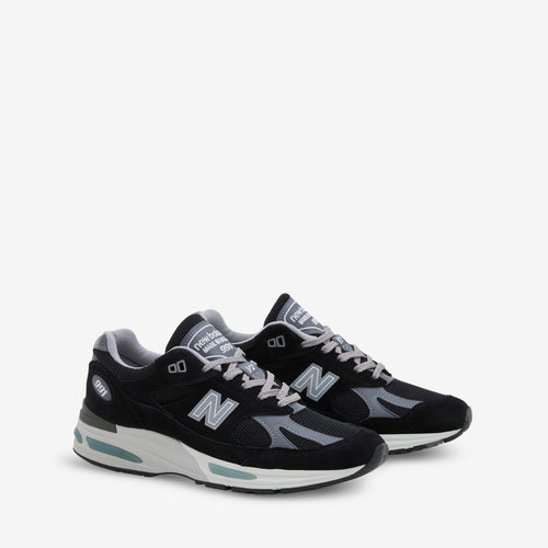 Made in UK 991v2 Black | Smoked Pearl | Silver