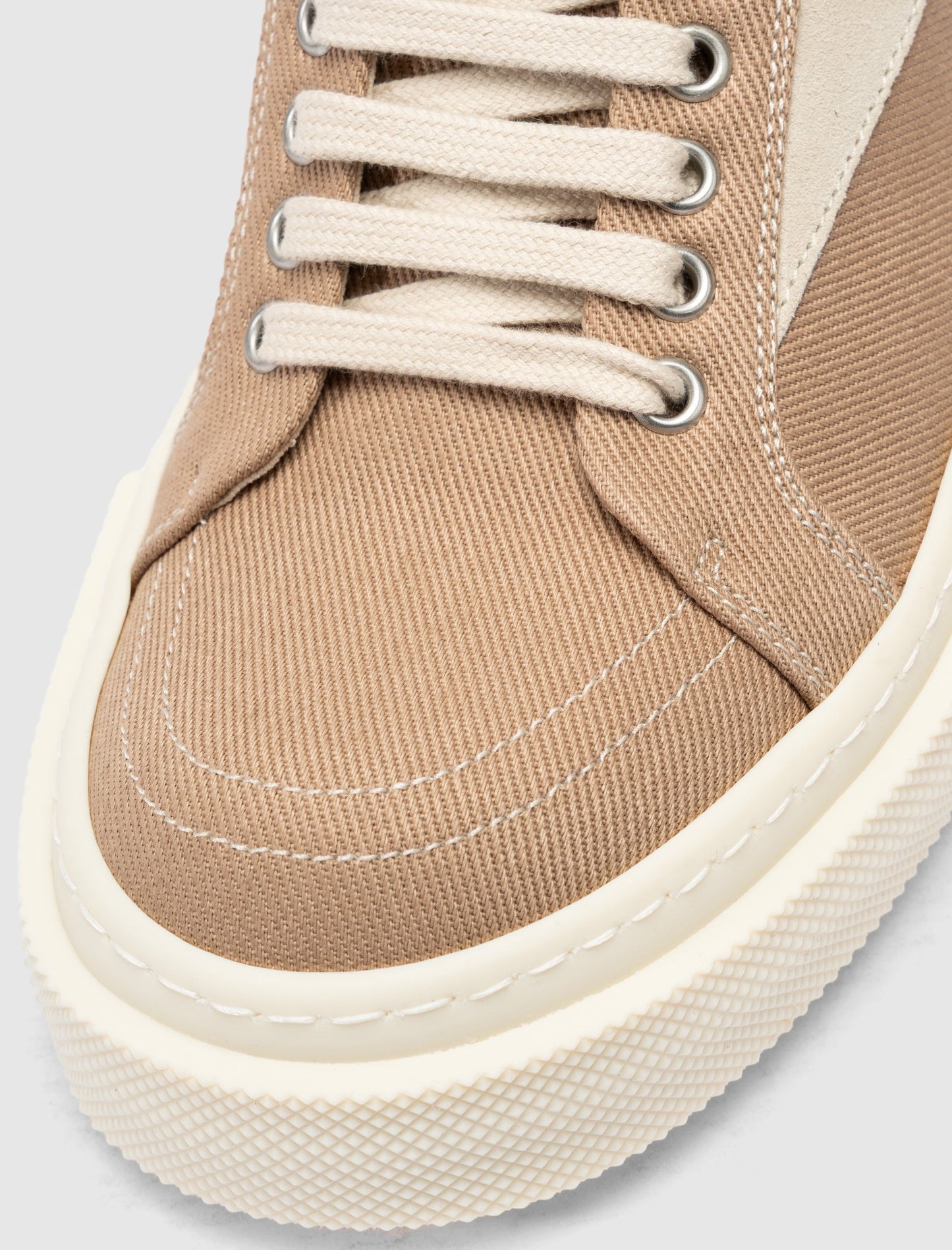 VINTAGE SNEAKERS