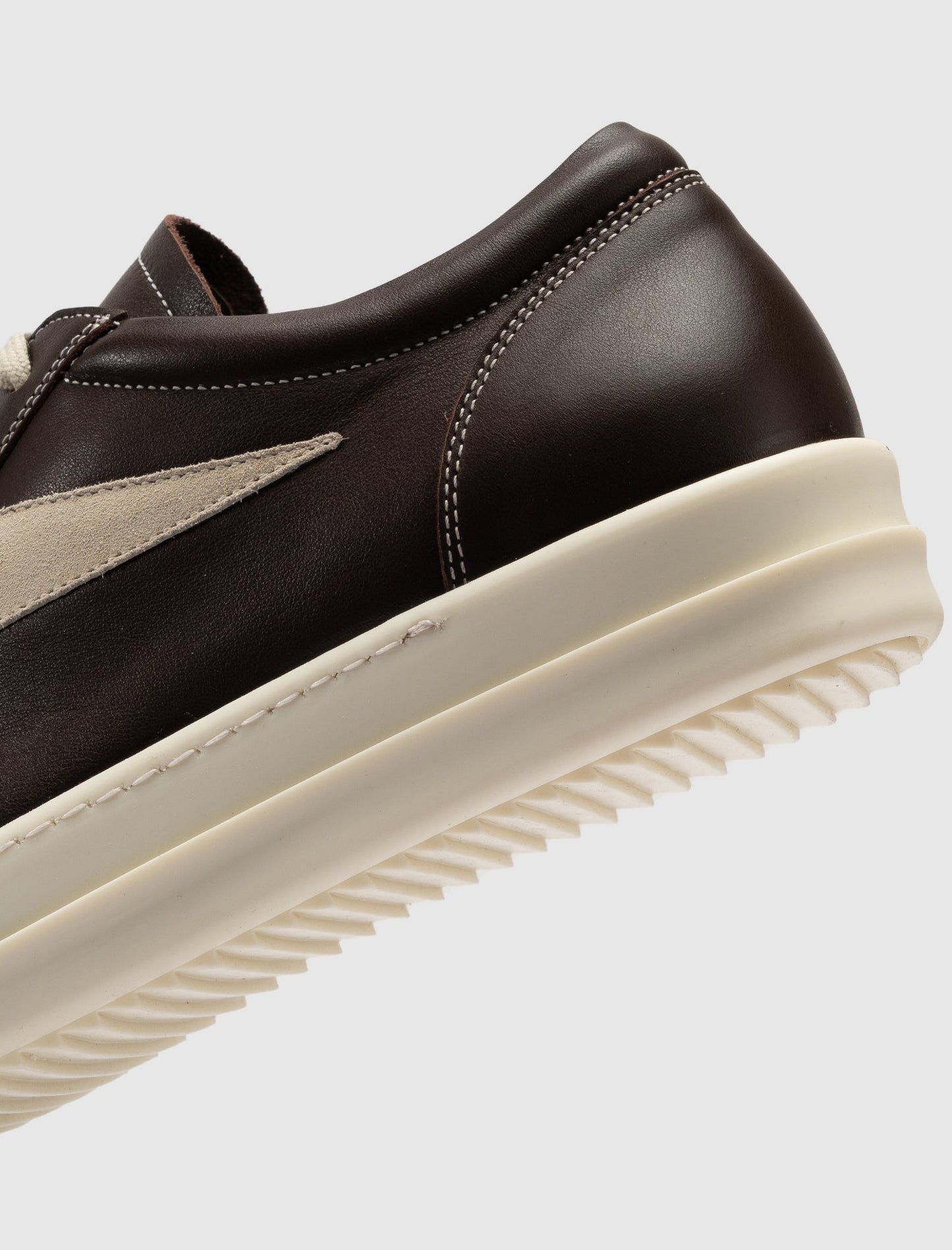 VINTAGE SNEAKERS