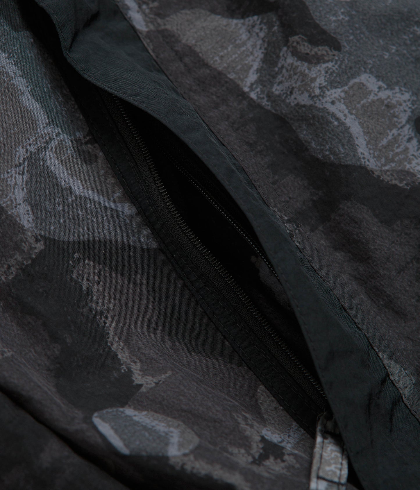Columbia Challenger II Printed Windbreaker Jacket - Black Treebark / Black