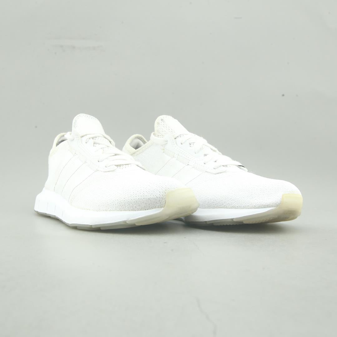 ADIDAS  SWIFT RUN X