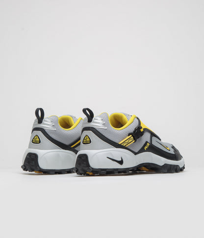 Nike ACG Phassad Shoes - Black / Yellow Zest - Metallic Silver
