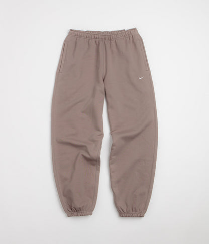 Nike Solo Swoosh Cuffed Sweatpants - Mink Brown / Mink Brown / White