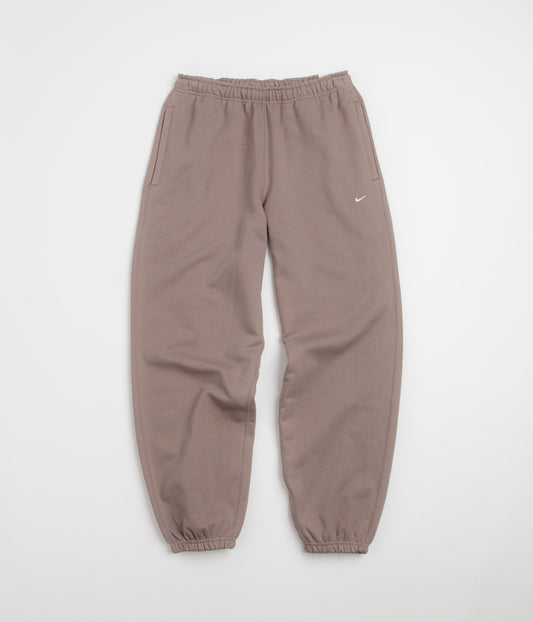 Nike Solo Swoosh Cuffed Sweatpants - Mink Brown / Mink Brown / White
