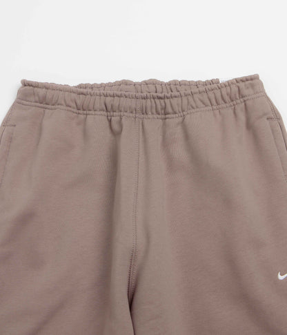 Nike Solo Swoosh Cuffed Sweatpants - Mink Brown / Mink Brown / White